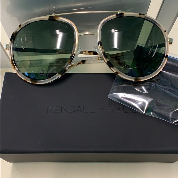 Authentic Kendall and Kylie Sunglasses - Picture 1 of 2